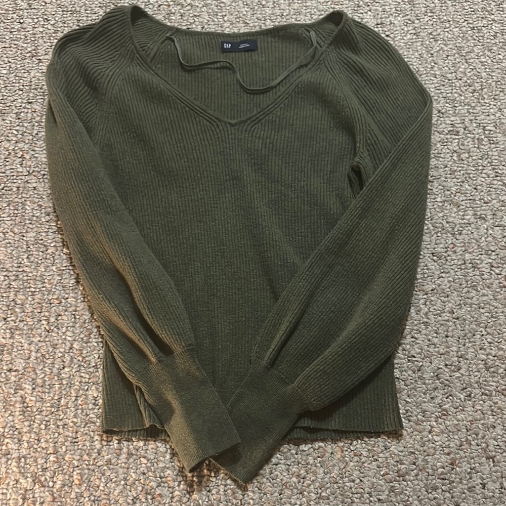 GAP Green size small V-Neck Sweater Knit Long Sleeve